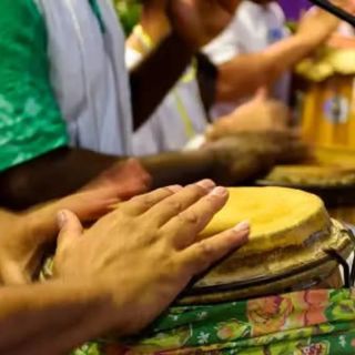 Drazí přátelé, Již příští týden se sejdeme v sobotu k lekci bubnování s brazilskou bubenicí Karolyne Mendes!🥳🇧🇷🪘🪘🪘...